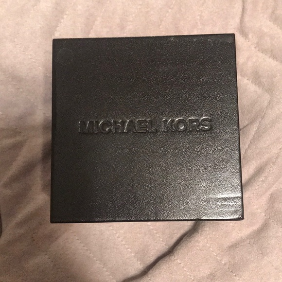 Michel Kors - Picture 5 of 5